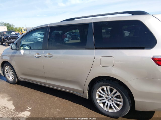 Toyota Sienna Xle 8 Passenger