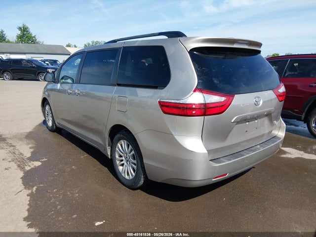 Toyota Sienna Xle 8 Passenger