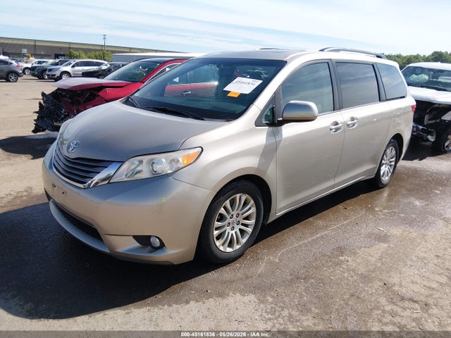 Toyota Sienna Xle 8 Passenger