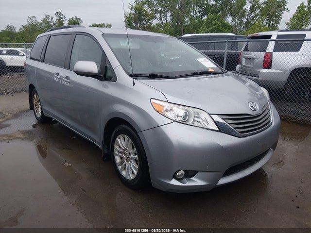 Salvage Toyota Sienna Image