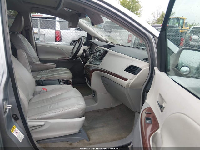 Toyota Sienna Xle V6