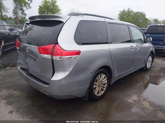 Toyota Sienna Xle V6