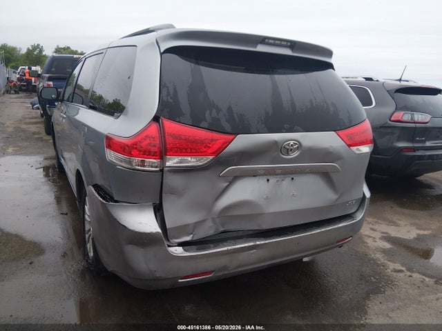 Toyota Sienna Xle V6