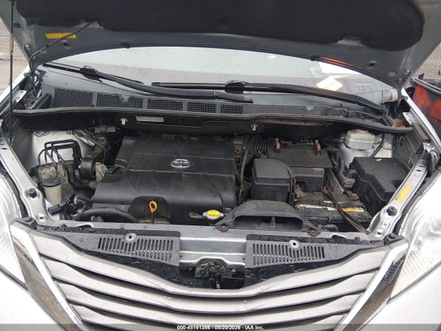 Toyota Sienna Xle V6
