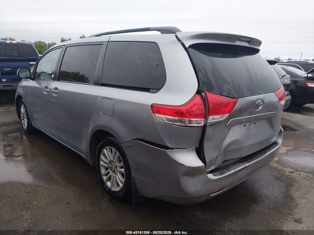 Toyota Sienna Xle V6