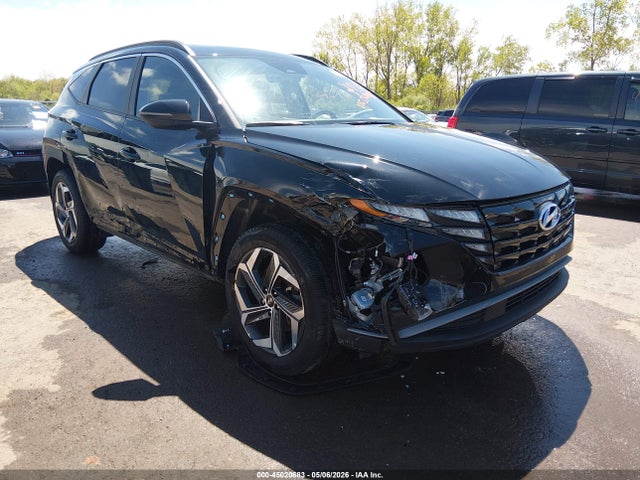 Salvage Hyundai TUCSON Image