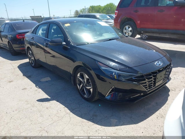 Salvage Hyundai ELANTRA Image