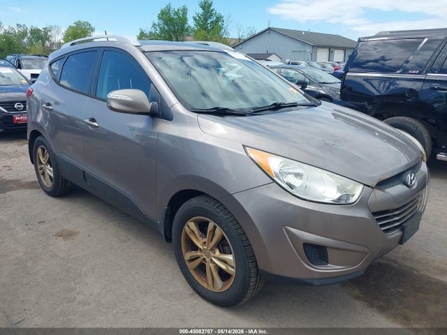 Salvage Hyundai TUCSON Image