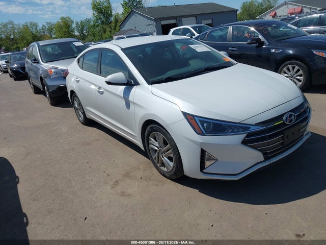Salvage Hyundai ELANTRA Image