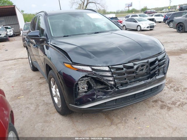 Salvage Hyundai TUCSON Image