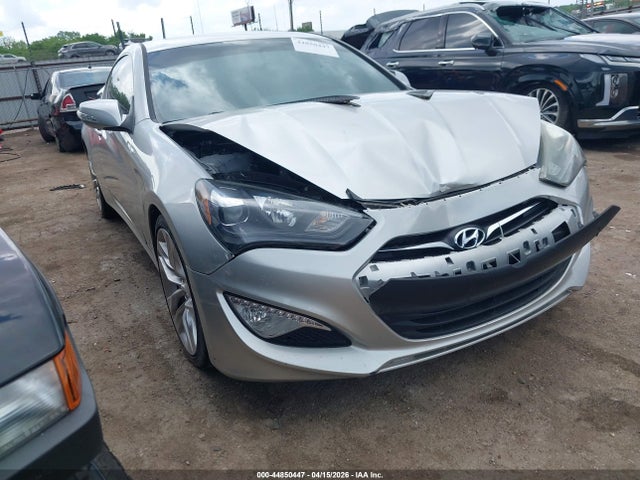 Salvage Hyundai Genesis Image