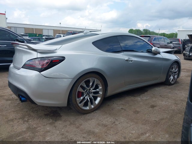 Hyundai Genesis 3.8 Track
