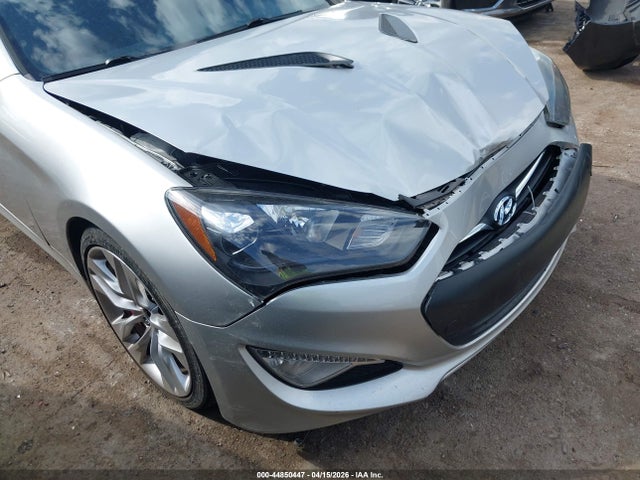 Hyundai Genesis 3.8 Track