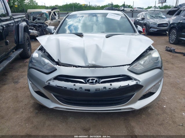 Hyundai Genesis 3.8 Track