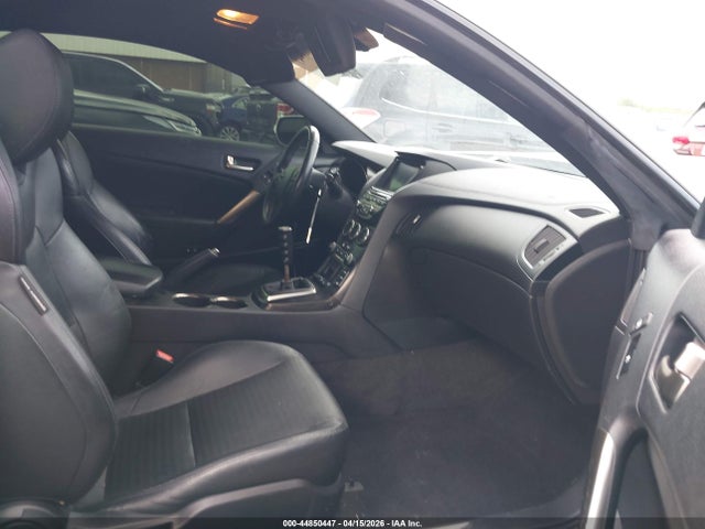 Hyundai Genesis 3.8 Track