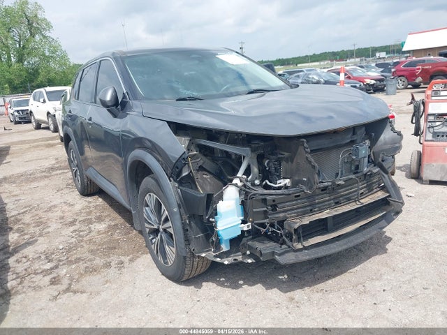 Salvage Nissan Rogue Image