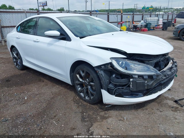 Salvage Chrysler 200 Image