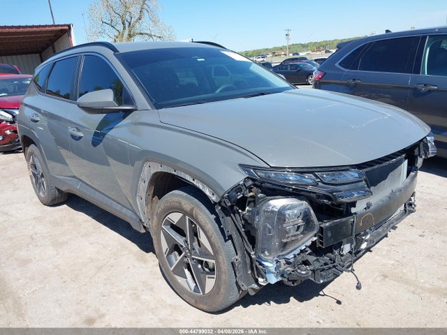 Salvage Hyundai TUCSON Image