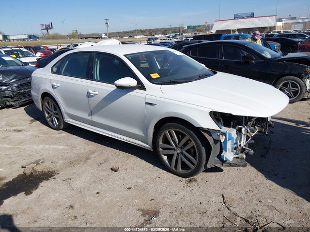 Salvage Volkswagen Passat Image