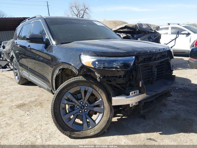Salvage Ford Explorer Image