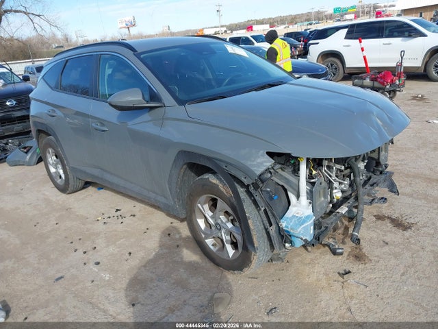 Salvage Hyundai TUCSON Image