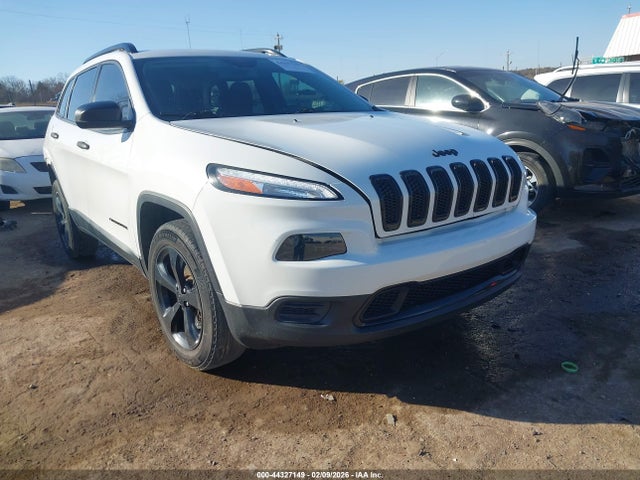 Salvage Jeep Cherokee Image