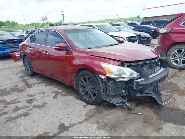 Salvage Nissan Altima Image