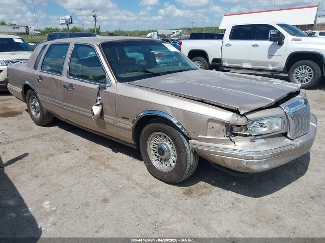 Salvage Lincoln Towncar Image