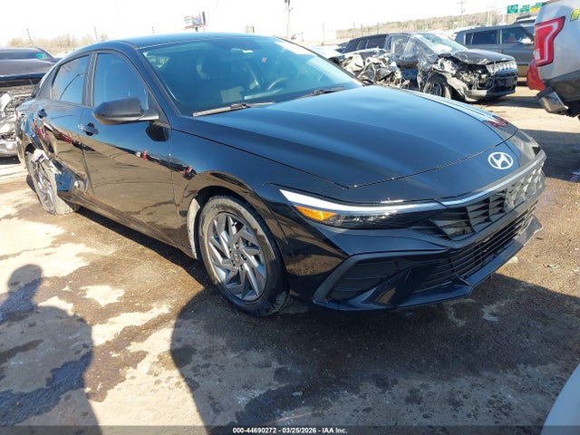 Salvage Hyundai ELANTRA Image