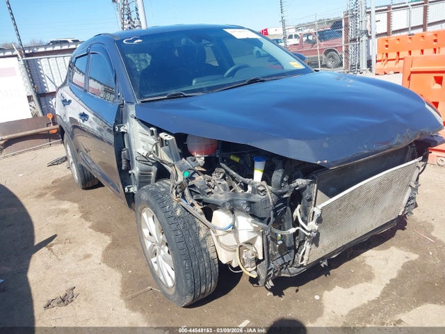 Salvage Hyundai TUCSON Image