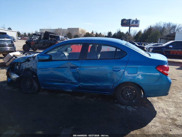 Mitsubishi Mirage Es