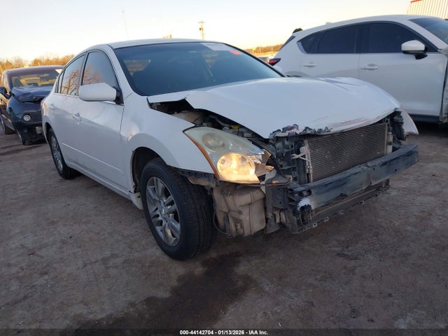 Salvage Nissan Altima Image