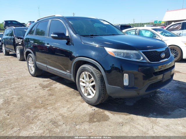 Salvage Kia Sorento Image