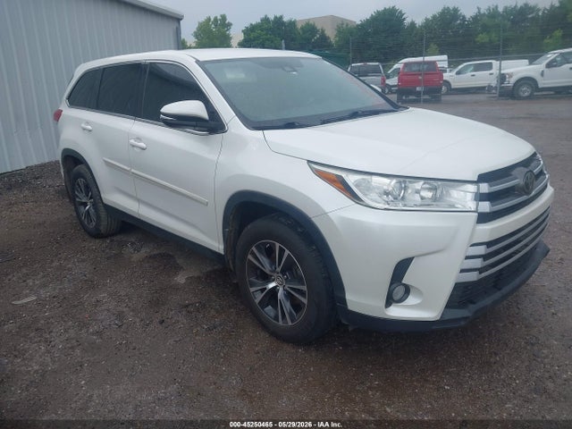 Salvage Toyota Highlander Image