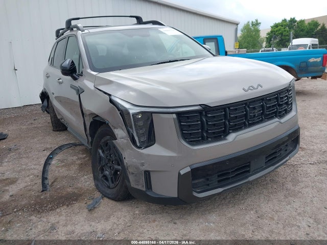 Salvage Kia Sorento Image