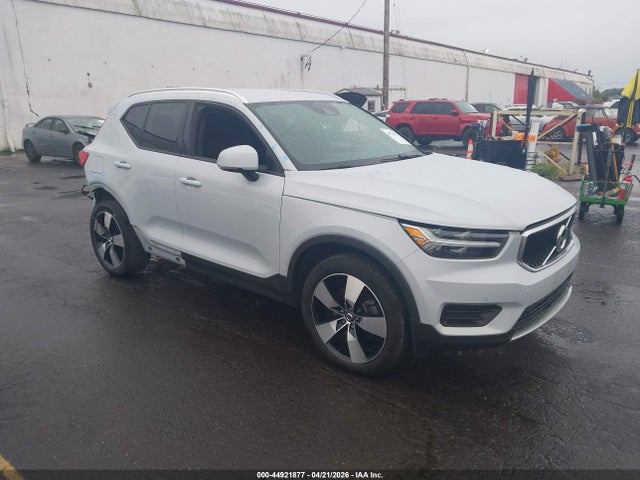 Salvage Volvo XC40 Image