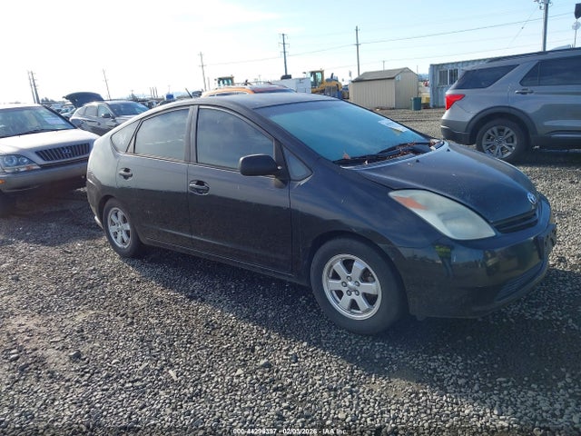 Salvage Toyota Prius Image