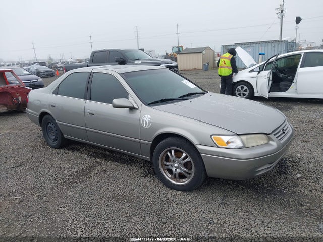 Salvage Toyota Camry Image