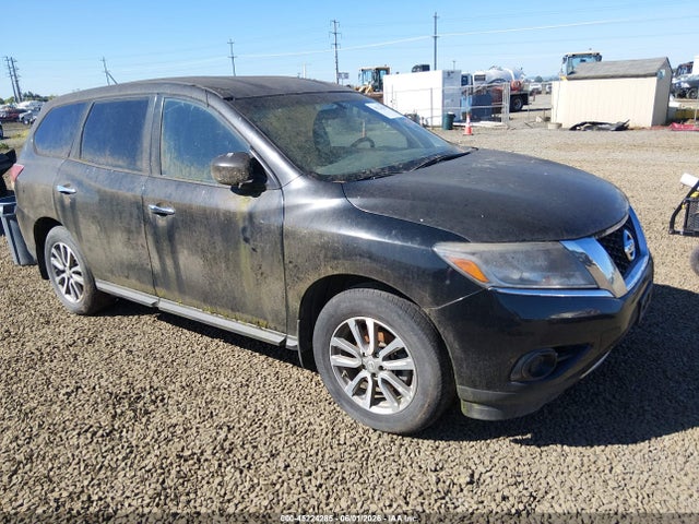 Salvage Nissan Pathfinder Image