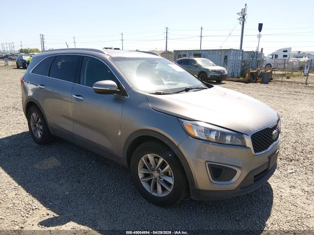 Salvage Kia Sorento Image