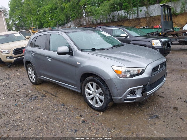 Salvage Mitsubishi Outlander Image