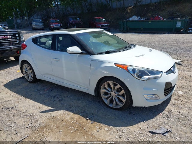 Salvage Hyundai VELOSTER Image
