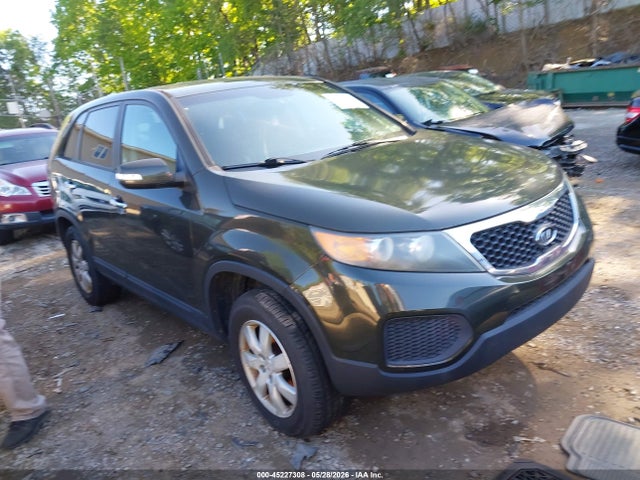 Salvage Kia Sorento Image