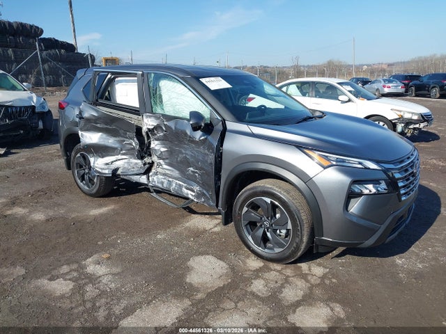 Salvage Nissan Rogue Image