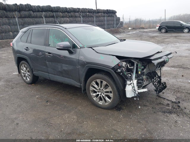 Salvage Toyota RAV4 Image