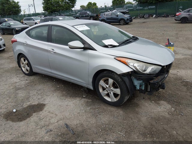 Salvage Hyundai ELANTRA Image
