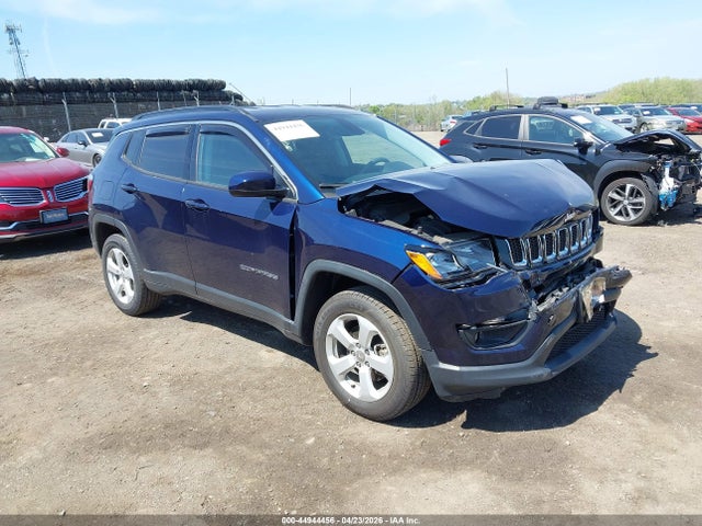 Salvage Jeep Compass Image