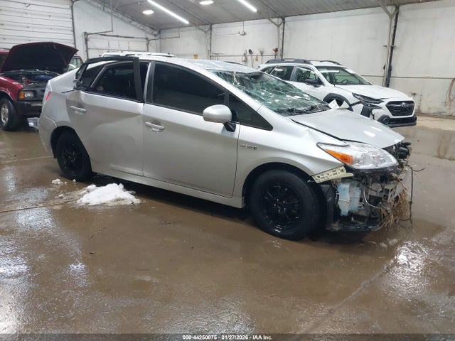 Salvage Toyota Prius Image
