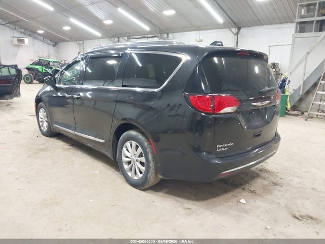 Chrysler Pacifica Touring L