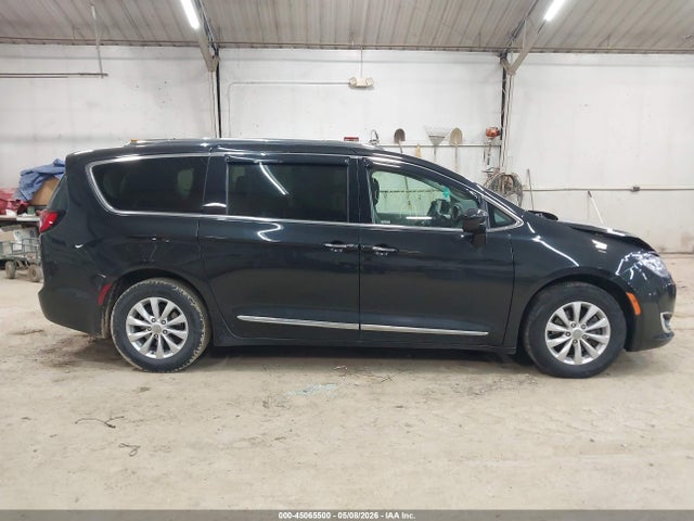 Chrysler Pacifica Touring L